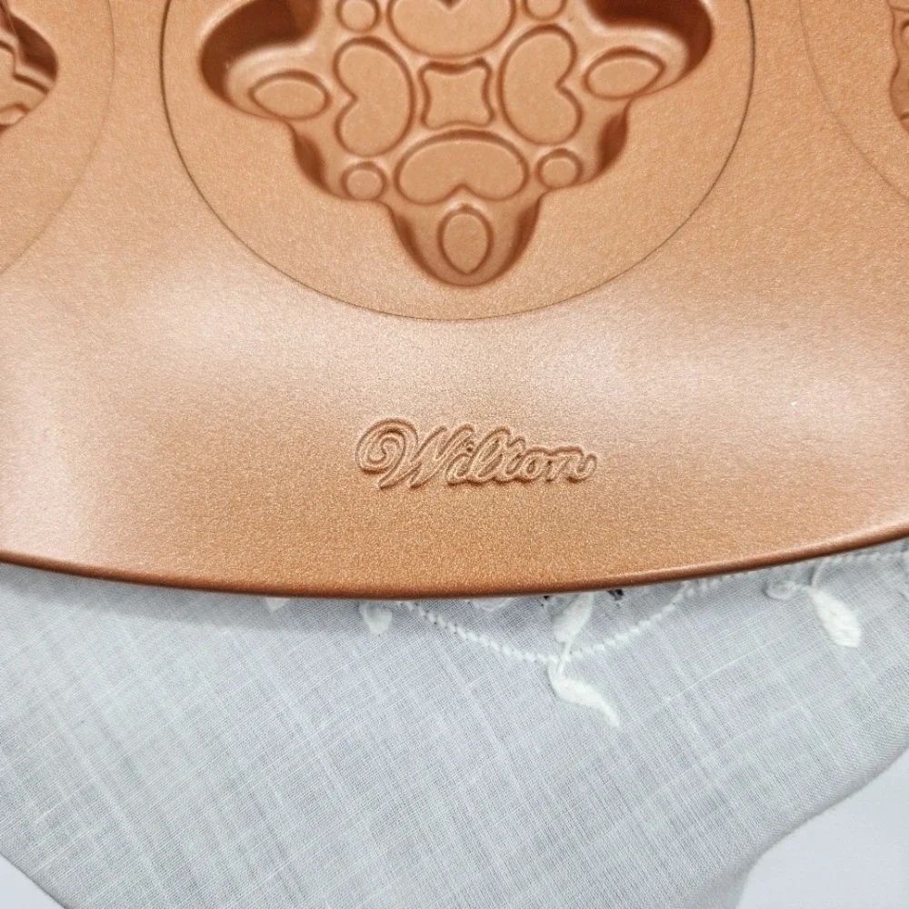 Wilton Snowflake Brownie Muffin‎ Pan Copper Nonstick 12 Cavity Holiday Baking